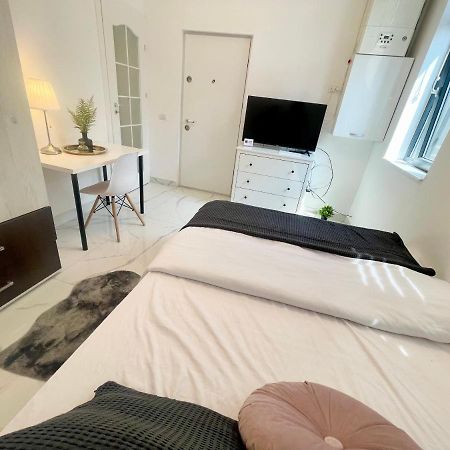 Cozy Central Studio Near Park Bucarest Esterno foto