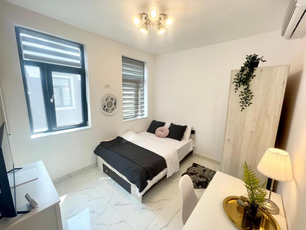Cozy Central Studio Near Park Bucarest Esterno foto