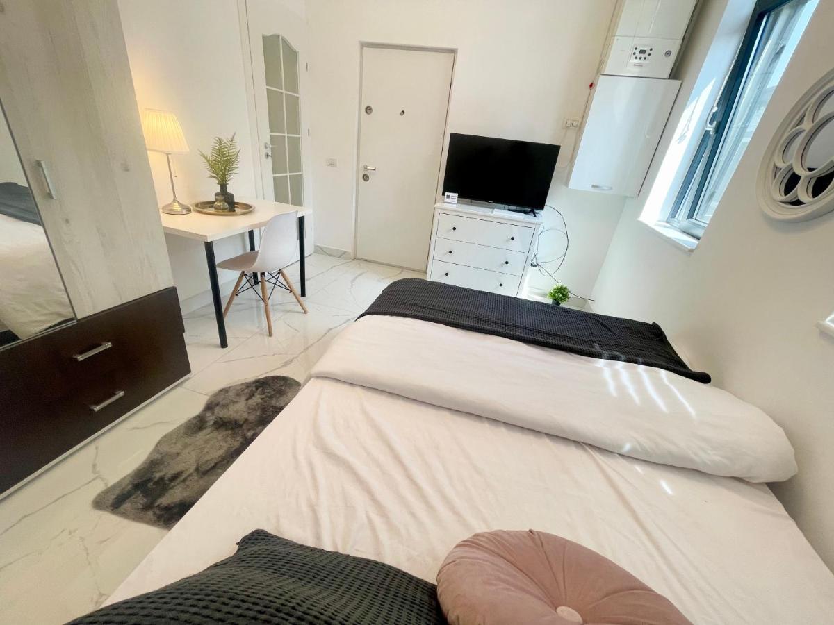 Cozy Central Studio Near Park Bucarest Esterno foto