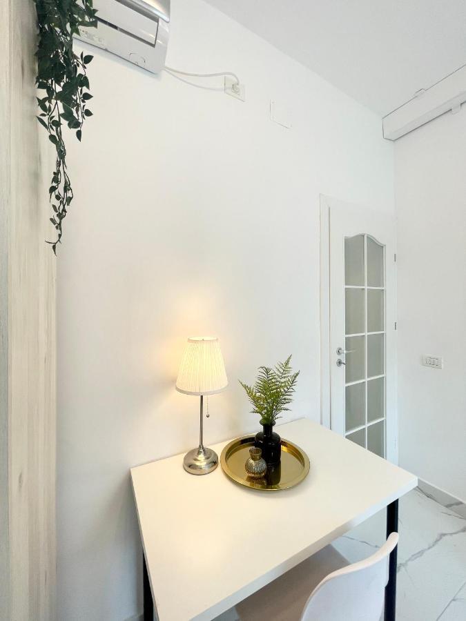 Cozy Central Studio Near Park Bucarest Esterno foto