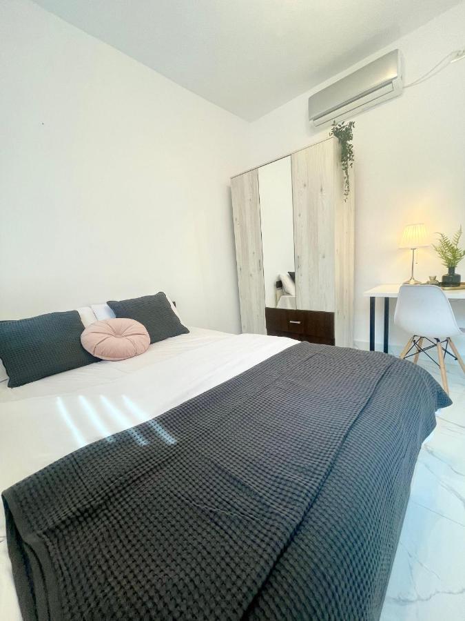 Cozy Central Studio Near Park Bucarest Esterno foto